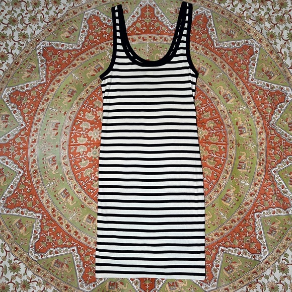 Farmhouse Phish Basic Dress (Women’s S - Yellow/Navy Blue/White) - Picture 2 of 2
